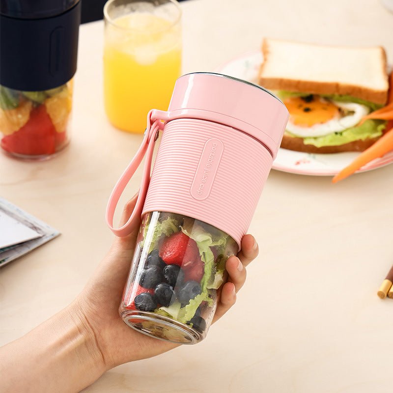 Blender cup for fruits and drinks كُوبُ الخَلَّاطِ لِلْفَوَاكِهِ وَالْمَشْرُوبَاتِ
