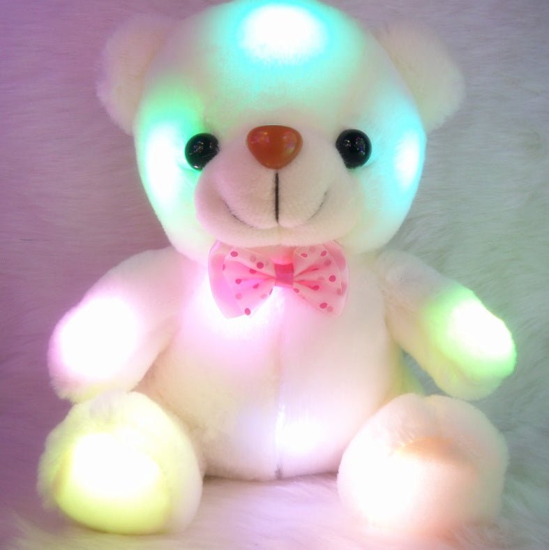 Soft plush toy bear دُبٌّ لُعْبَةٌ مِن القُطْعَةِ النَّاعِمَةِ – دُبٌّ تِدْي لامِعٌ مُلَوَّنٌ