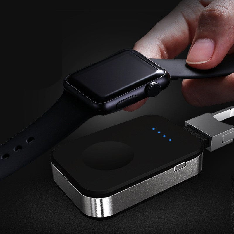 Portable wireless charging power supply مَوْرِدُ طَاقَةٍ مَتَنَقِّلٌ بِشَحْنٍ لَاسِلْكِيٍّ لِلسَّاعَةِ الْمِغْنَاطِيسِيَّةِ الصَّغِيرَةِ